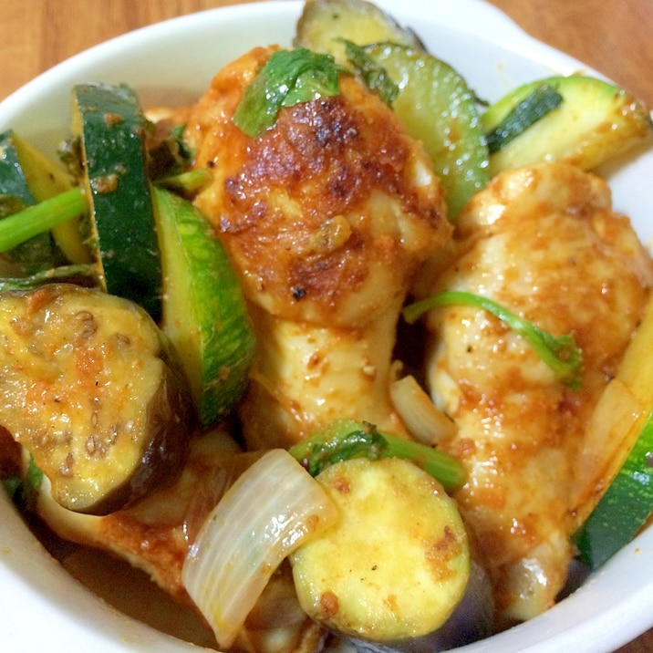 豪快!時短で激ウマ!鶏手羽と夏野菜のカレー風味炒め